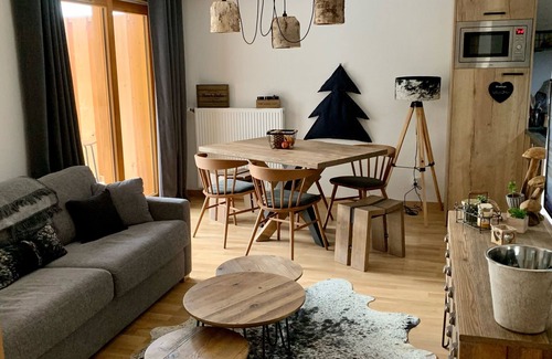 Vaujany Apartment | New apartment in top-of-the-range chalet with SPA in Vaujany