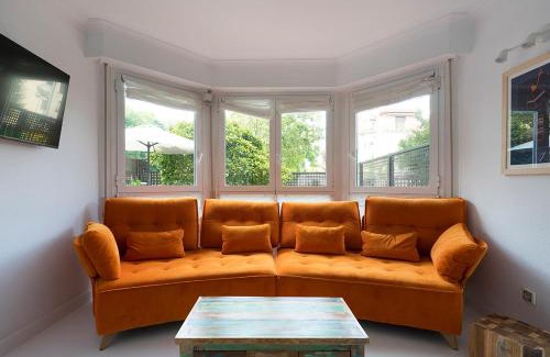 Antiguo Apartment | NEW Apartment & Terrace. Steps to Ondarreta Beach