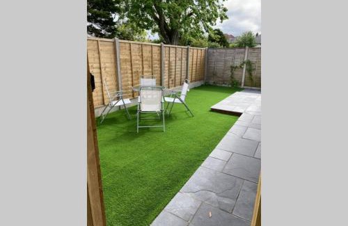 Southbourne Apartment | New apartment within short walk of the beach
