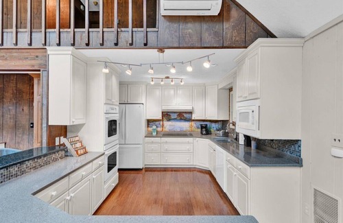 Gouldsboro House | New! Arcade-Sauna-Hot Tub-Gym-Fire Pit-BBQ Grill