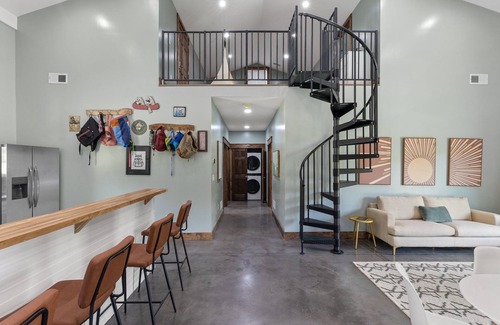 Stanton House | New Barndo/ATV Trailer Park/Outdoor Shower/HotTub