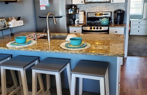 Cape May - Wildwood Condo | NEW! Beach Chic-Pool-triple bunks-Slps 7-beach chairs & cart-elev-off BW