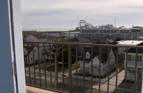Cape May - Wildwood Condo | NEW! Beach Chic-Pool-triple bunks-Slps 7-beach chairs & cart-elev-off BW