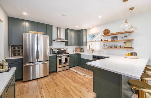 Sister Lakes House | New Beach front 5bd in Sister Lakes w/Hot tub