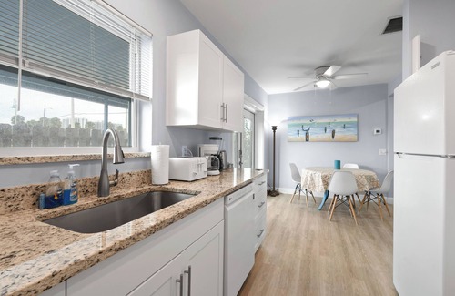 Singer Island Condo | NEW BEACH LISTING, Walk-Beach, Surfing, Scuba, Close-Dining, Wi-Fi