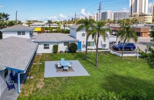 Singer Island Condo | NEW BEACH LISTING-Block To The Beach, Fishing Nearby, Surfing, Chairs