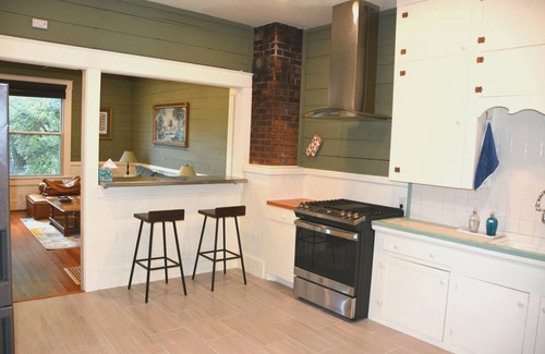 San Jacinto House | NEW!Beach Side Heritage Gem Historical House w Updated Fixtures
