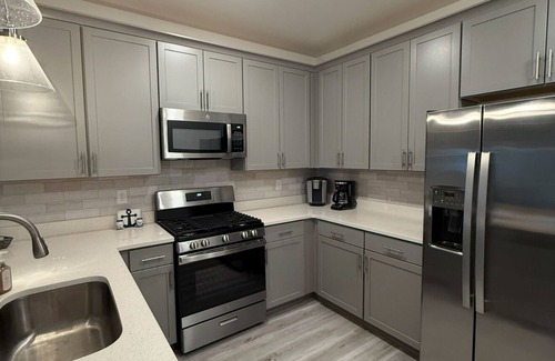 Rehoboth Beach Condo | New Beach Top Floor Condo in Lewes, De - 2 bed 2 bath Gated community with pool