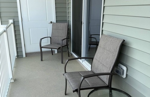 Rehoboth Beach Condo | New Beach Top Floor Condo in Lewes, De - 2 bed 2 bath Gated community with pool