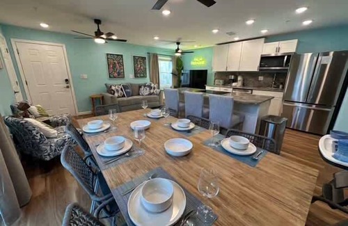 South Bradenton Condo | *NEW* Beach Waves - 4 bed, 2 bath Sleeps 8