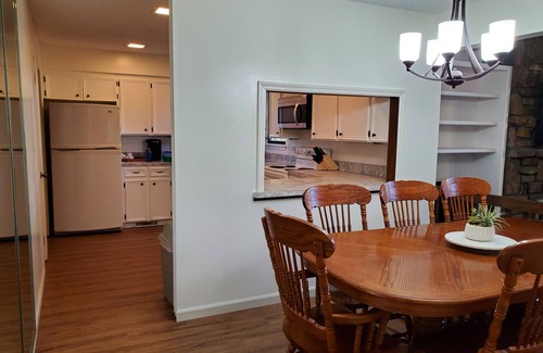 Hot Springs Village House | NEW! Beautiful 10-Guest Golf Retreat on the 16th hole of the Desoto Golf Course