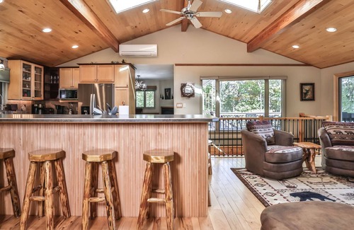 Conover House | NEW! Beautiful 4 bedroom home on South Twin Lake