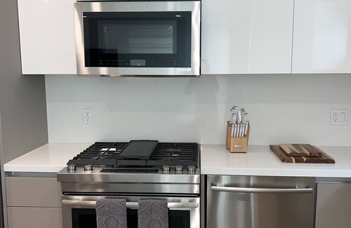 Beverly Hills Condo | *New* Beautiful Beverly Hills Condo w/parking