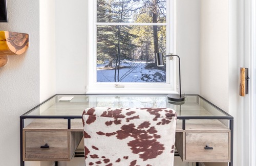 Lakeside Village Condo | NEW. Beautiful Condo. Quiet Location. Hot Tub.