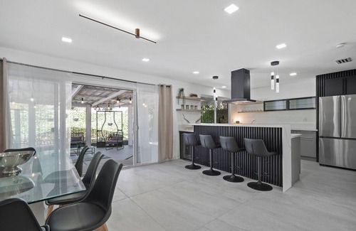Thousand Oaks House | New! Beautiful & Elegant 5BD/3BA at Thousand Oaks