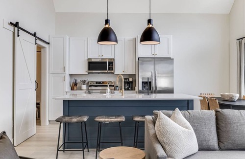 Kenilworth House | New Beautiful Home w/Mtn Views, 2 Decks & Walk to Biltmore Village!
