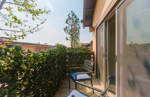 Lamanda Park Condo | New Beautiful Pasadena Condo - 1295 square feet