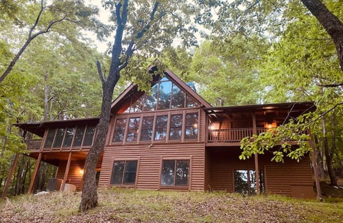 Tate Cabin | New! Bent Tree cabin hot tub, game room, wifi, golf