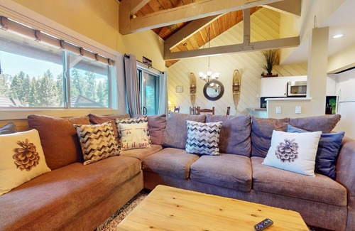 Majestic Pines Condo | NEW! Bigwood #30 2-Bedroom Condo with Pool and Golf course view