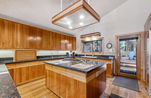 McCall House | New! Birch Fairway House - On golf course - Hot tub - Garage - Family friendly