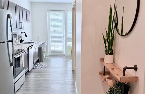 Millcreek Apartment | New Bldg|STUDIO| Patio Access | Pool+Free Parking