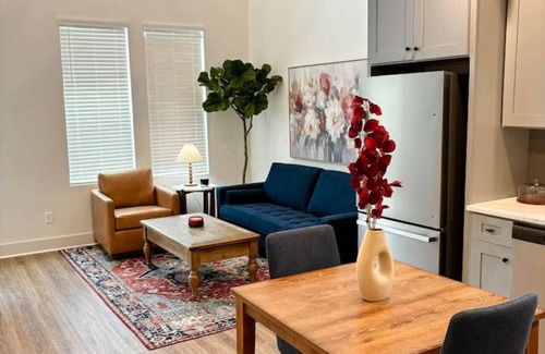 Lafayette House | NEW-Blues House-King Bd-Luxury Amenities-Fast WiFi