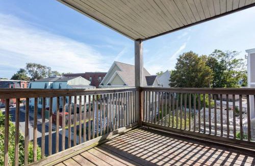 Dudley - Brunswick King Apartment | NEW! Boston Condo Near MBTA, 3Mi to Fenway ! (U3)