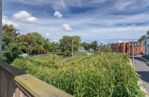 Dudley - Brunswick King Apartment | NEW! Boston Entire House Near MBTA, 3 Mi to Fenway!