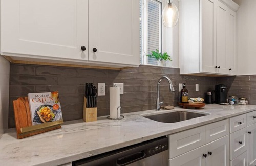 Lafayette House | NEW*Bourbon House*KING Bed*Luxury Amenities*WiFi