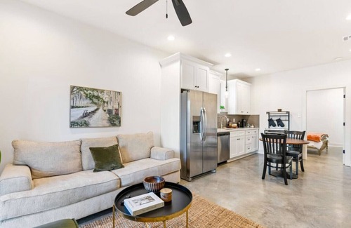 Lafayette House | NEW*Bourbon House*KING Bed*Luxury Amenities*WiFi