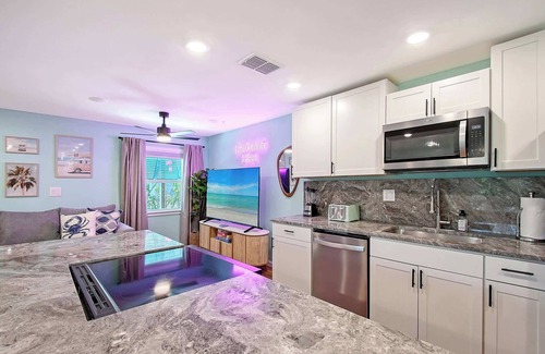 South Bradenton Condo | *NEW* Bradenton Bliss Basecamp - 5bed 2bath Sleeps 10