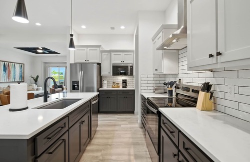 Lawrence House | NEW! Brand New Cool Comfy Lawrence Retreat