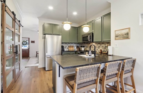 Mid City South House | New!Breakfast/Lunch 100ft away, Stylish, LSU, OLO, Downtown