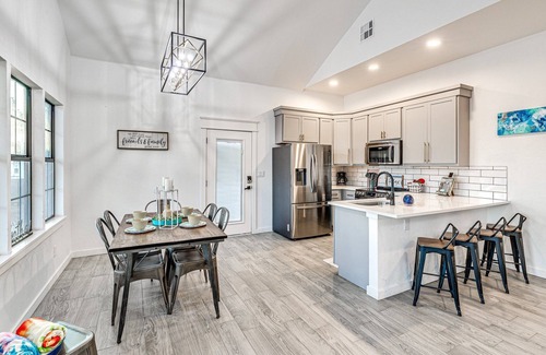 Porum House | New Breathtaking Lakeside #1 Home