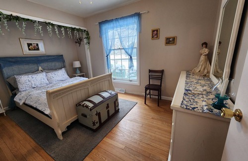 Racine House | ☆NEW☆ Bridgerton House, Private Pool, 4 bed, 3 bath, near beach and zoo.