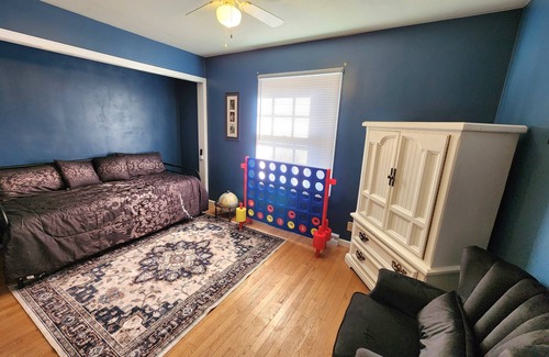 Racine House | ☆NEW☆ Bridgerton House, Private Pool, 4 bed, 3 bath, near beach and zoo.