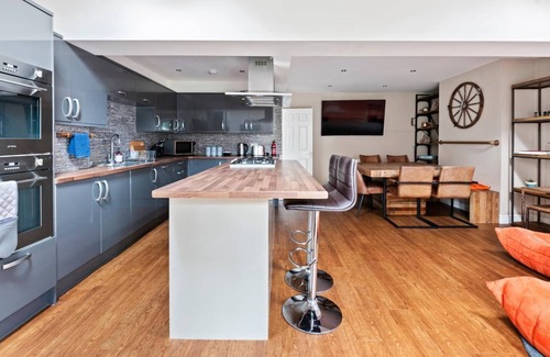 Leeds House | NEW Bright & Stylish 4BD Home City Centre of Leeds