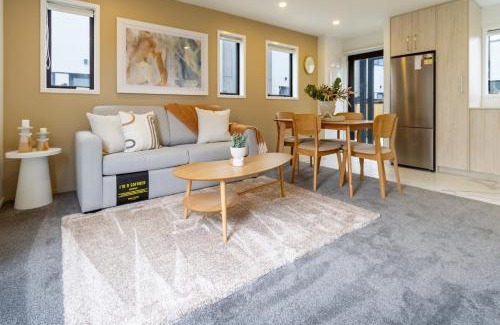 New Brighton Apartment | New Brighton Beach Explore - King Bed and sofa bed