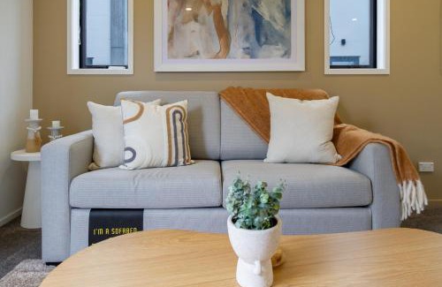 New Brighton Apartment | New Brighton Beach Explore - King Bed and sofa bed
