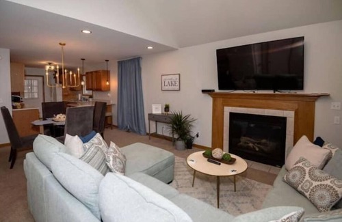 New Buffalo House | New Buffalo Beauty/Beach House w/Hot Tub!