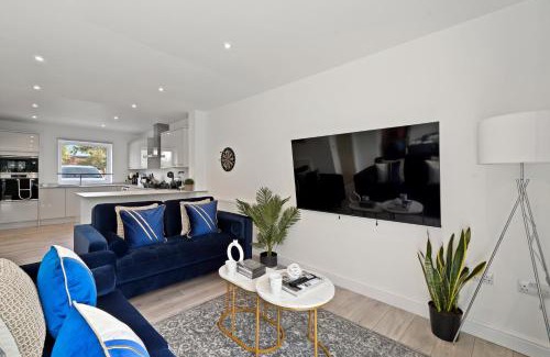 Sittingbourne House | New Build 3 Bed House by AV Stays Short Lets Kent With Free Parking Ideal For Contractors
