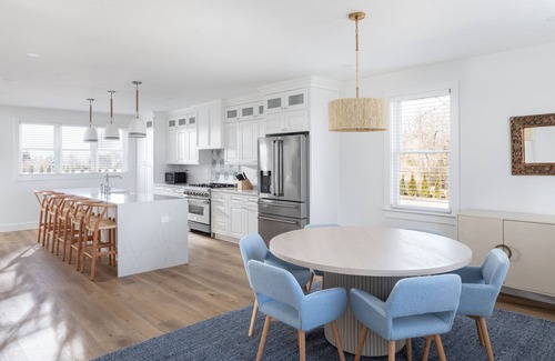 Middletown House | New Build-4 Bed, Steps to Vineyard, Close to Beach