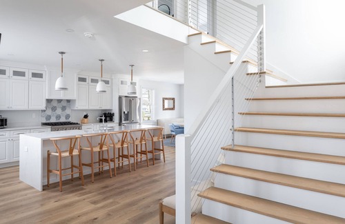 Middletown House | New Build-4 Bed, Steps to Vineyard, Close to Beach