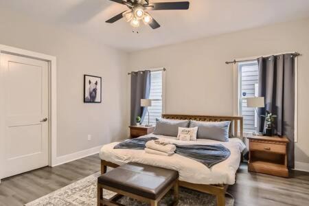 South Nashville House | New Build 5 min to Broadway Sleeps 10