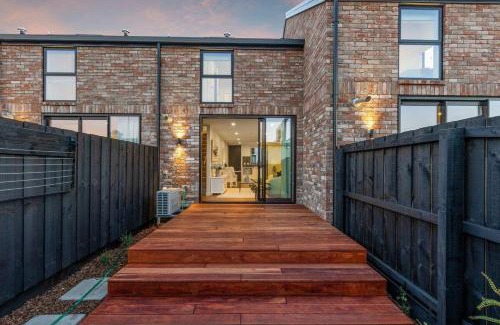 Christchurch Apartment | New build City Townhouse & Gated Car Park