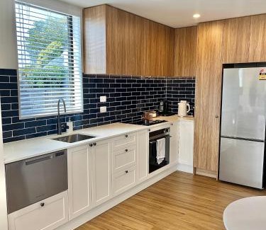 Christchurch Apartment | New build City Townhouse & Gated Car Park