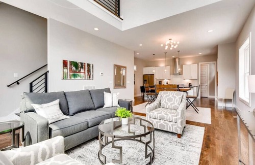 Berry Hill House | New Build /Close to Downtown!