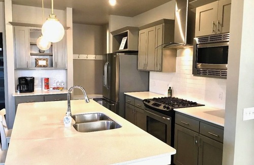 Edmond House | New build, entire home, cheery craftsman - 4 Bed, 2.5Ba