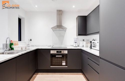 Manchester House | New Build Haven - Close to City Centre - Etihad Stadium - Private Drive Parking