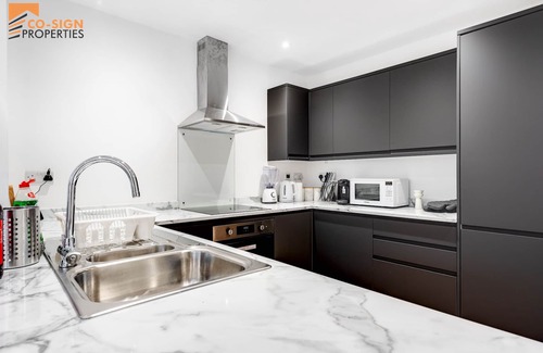 Manchester House | New Build Haven - Close to City Centre - Etihad Stadium - Private Drive Parking